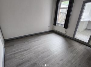 dining room- click for photo gallery